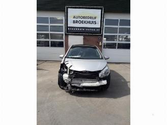 Coche siniestrado Toyota Yaris Yaris III (P13), Hatchback, 2010 / 2020 1.5 16V Hybrid 2012/6