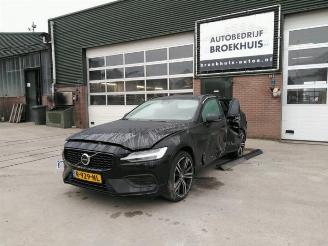 disassembly passenger cars Volvo V-60 V60 II (ZW), Combi, 2018 2.0 B3 16V Mild Hybrid Geartronic 2022/10