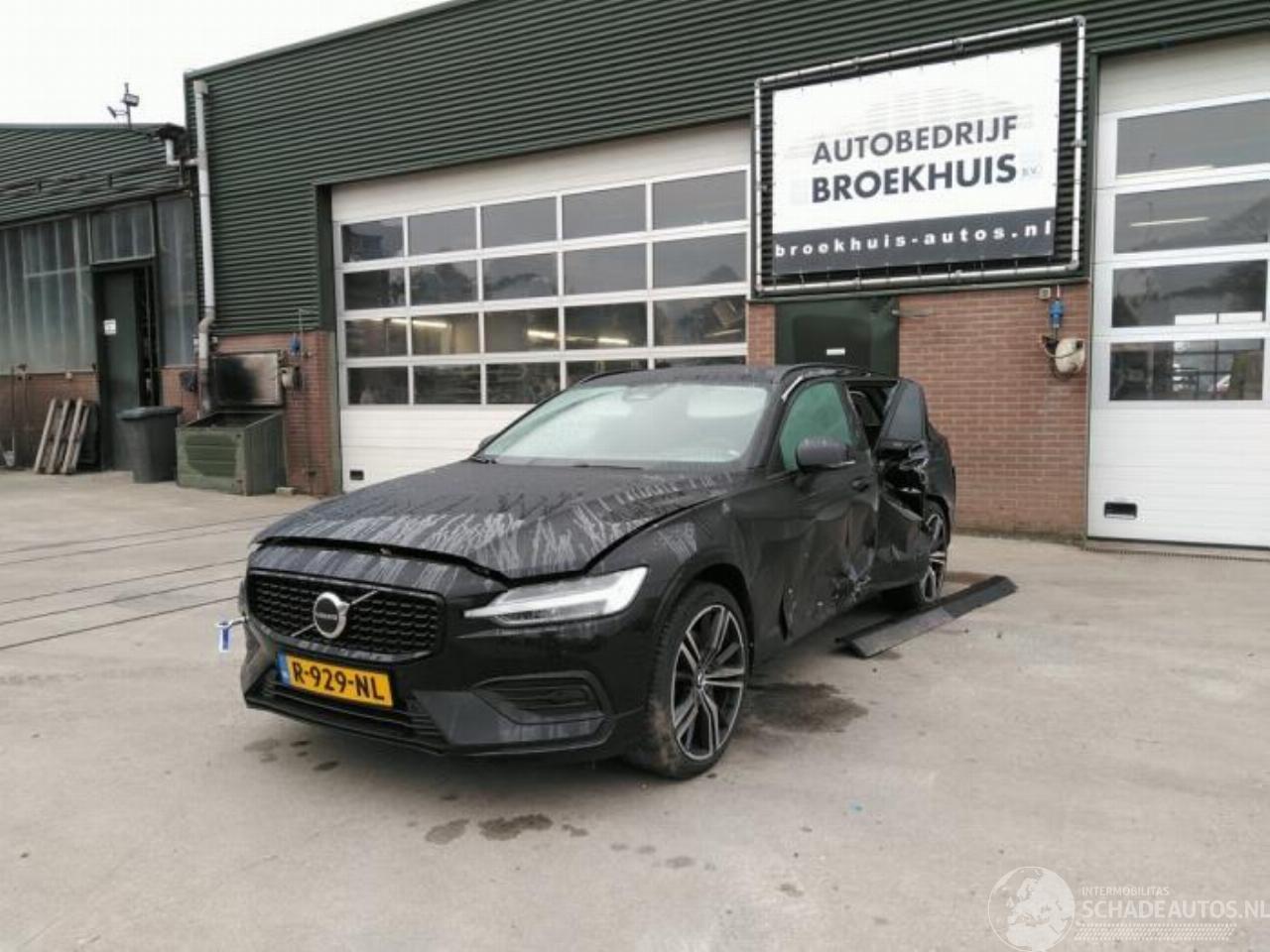 Volvo V-60 V60 II (ZW), Combi, 2018 2.0 B3 16V Mild Hybrid Geartronic