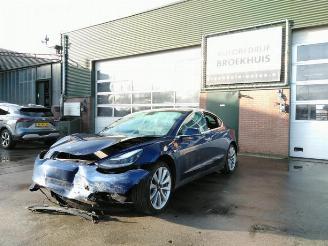 Coche siniestrado Tesla Model 3 Model 3, Sedan, 2017 Standard RWD Plus 60 kWh 2019/12