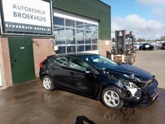 Damaged car Volvo V-40 V40 (MV), Hatchback 5-drs, 2012 / 2019 1.6 T3 GTDi 16V 2012/10