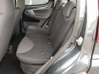 Peugeot 107 1.0-12V XS Automatic picture 17