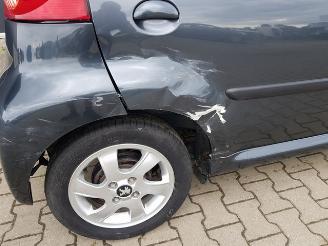 Peugeot 107 1.0-12V XS Automatic picture 12