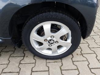 Peugeot 107 1.0-12V XS Automatic picture 11