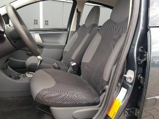 Peugeot 107 1.0-12V XS Automatic picture 16