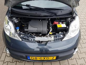 Peugeot 107 1.0-12V XS Automatic picture 24