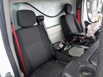 Renault Master Master III (EV/HV/UV/VA/VB/VD/VF/VG/VJ), Chassis-Cabine, 2010 2.3 dCi 145 16V FWD picture 14