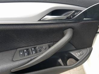 BMW 5-serie Touring 520d Business Edition Plus picture 22