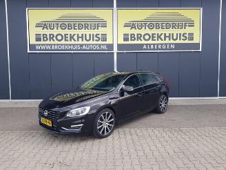Schadeauto Volvo V-60 2.4 D6 AWD Plug-In Hybrid Pure Limited 2014/7