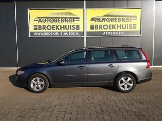 Volvo V-70 2.4D Momentum picture 2