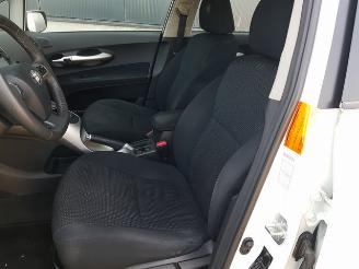 Toyota Auris 1.8 Full Hybrid Executive Business picture 14