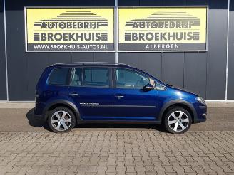 Volkswagen Touran 1.4 TSI Cross Motorschade picture 4