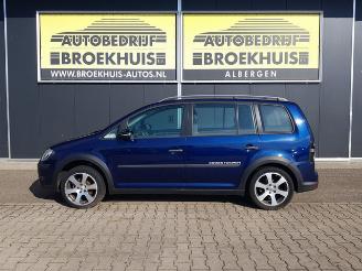 Volkswagen Touran 1.4 TSI Cross Motorschade picture 2