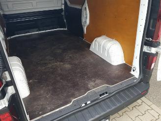 Nissan Primastar 2.0 dCi L2H1 N-Connecta picture 19