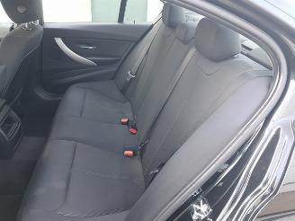 BMW 3-serie 320i Executive picture 17