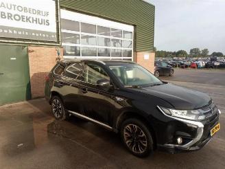Coche siniestrado Mitsubishi Outlander Outlander (GF/GG), SUV, 2012 / 2022 2.0 16V PHEV 4x4 2015/11