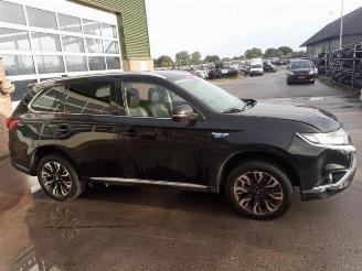 Mitsubishi Outlander Outlander (GF/GG), SUV, 2012 / 2022 2.0 16V PHEV 4x4 picture 2