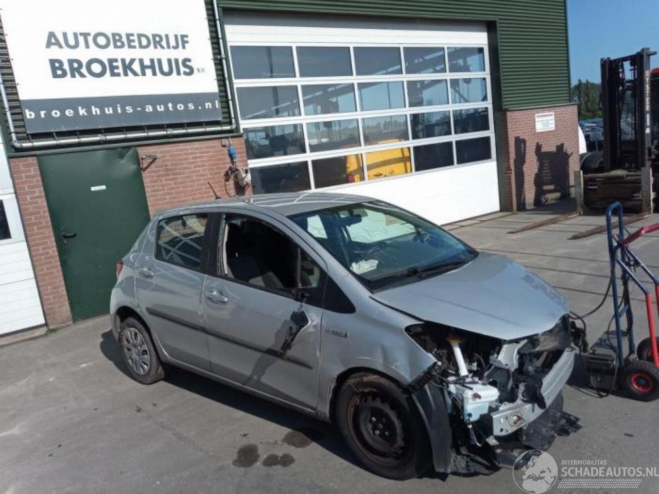 Toyota Yaris Yaris III (P13), Hatchback, 2010 / 2020 1.5 16V Hybrid