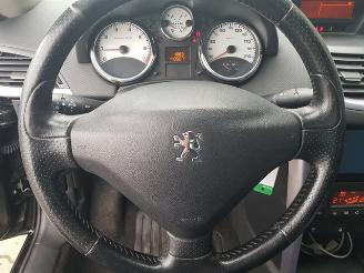Peugeot 207 CC 1.6 VTi picture 15