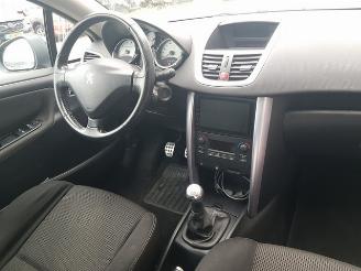 Peugeot 207 CC 1.6 VTi picture 14