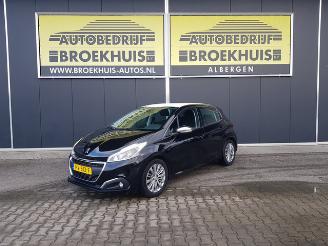 Vaurioauto  passenger cars Peugeot 208 1.6 BlueHDi Blue Lease Executive 2015/12
