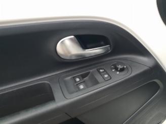 Volkswagen Up! 1.0 EcoFuel move up! picture 19