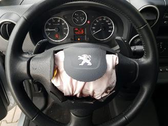 Peugeot Partner 120 1.6 e-HDI L1 Navteq 2Tronic AUTOMATIC picture 18