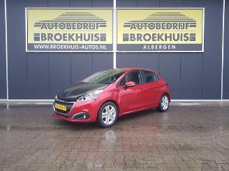 uszkodzony samochody osobowe Peugeot 208 1.2 PureTech Signature 2019/3
