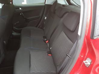 Peugeot 208 1.2 PureTech Signature picture 27