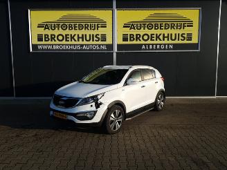Vaurioauto  passenger cars Kia Sportage 2.0 X-clusive 4wd 2011/4