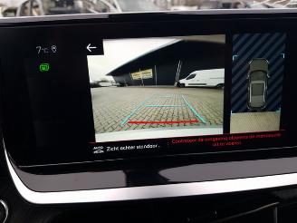 Peugeot 2008 1.2 PureTech Allure Pack picture 25