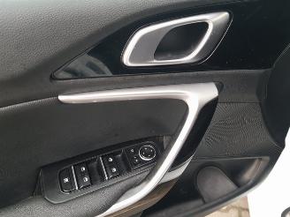 Kia Ceed 1.6 GDI PHEV DynamicPlusLine picture 23