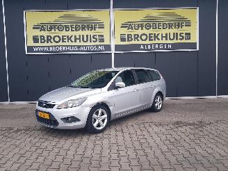 damaged passenger cars Ford Focus 1.6 Comfort 2010/7