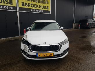 Skoda Octavia Combi 1.4 TSI iV PHEV Sportline Business picture 3