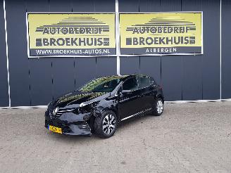 krockskadad bil auto Renault Clio 1.0 TCe Intens 2021/12
