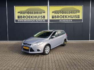uszkodzony samochody osobowe Ford Focus 1.0 EcoBoost Trend 2013/10