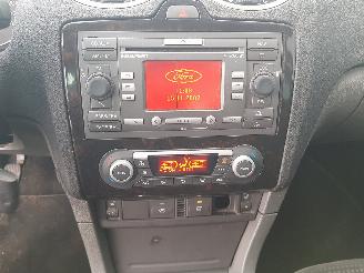 Ford Focus 1.6-16V Ghia picture 17