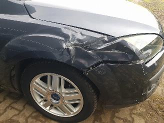 Ford Focus 1.6-16V Ghia picture 10