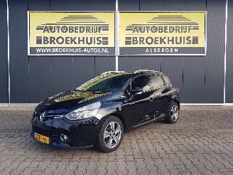 uszkodzony samochody osobowe Renault Clio Estate 0.9 TCe Night&Day 2015/1