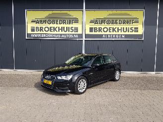 krockskadad bil auto Audi A3 Sportback 1.6 TDI ultra Attraction Pro Line 2015/5