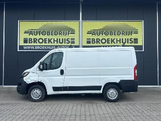 Peugeot Boxer 330 2.0 BlueHDI L1H1 Premium picture 2