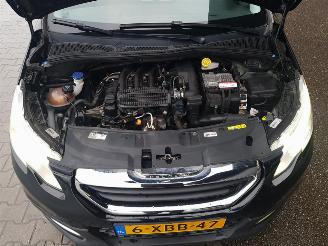 Peugeot 2008 1.2 VTi Active Pack Premium Automatic picture 24