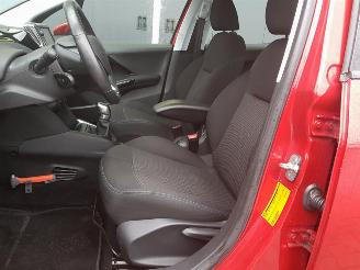 Peugeot 208 1.2 PureTech Signature picture 26