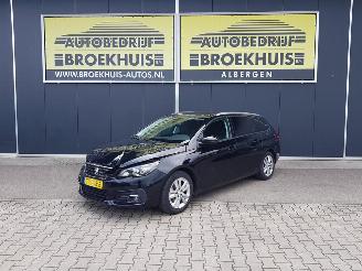 Damaged car Peugeot 308 SW 1.2 PureTech Blue Lease Executive 2018/7