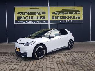 Damaged car Volkswagen ID.3 First Max 58 kWh 2020/12