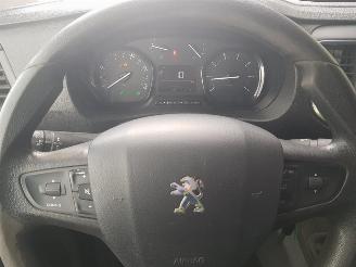 Peugeot Expert 2.0 BlueHDI 120 Standard Premium picture 12