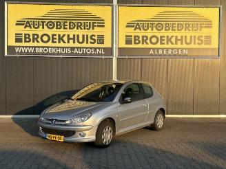 disassembly passenger cars Peugeot 206 206 (2A/C/H/J/S), Hatchback, 1998 / 2012 1.4 16V 2004/7