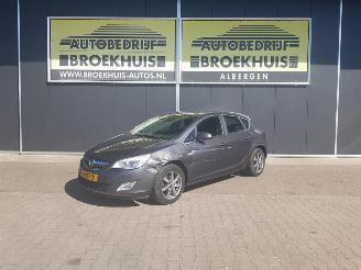 Vaurioauto  passenger cars Opel Astra 1.4 Turbo Sport 2012/2