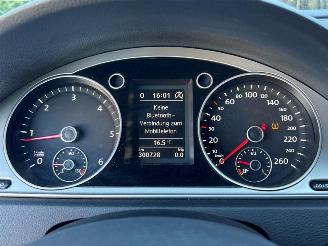 Volkswagen Passat Variant 1.6 TDI BlueMotion Executive Edition picture 21