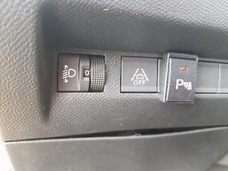 Peugeot 208 1.2 PureTech Allure Pack picture 26